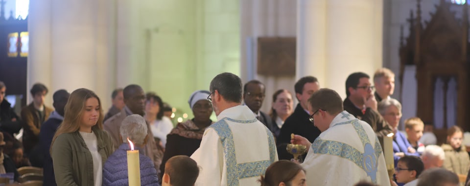 Venid a comunión con la oración de la Iglesia en el santuario de Montligeon