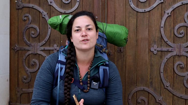 Bénédicte fait étape au sanctuaire entre Paris et le Mont-Saint-Michel.