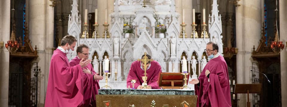 Messe à la basilique Notre-Dame de Montligeon