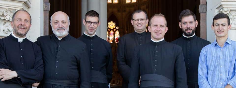 Les chapelains du sanctuaire Notre-Dame de Montligeon