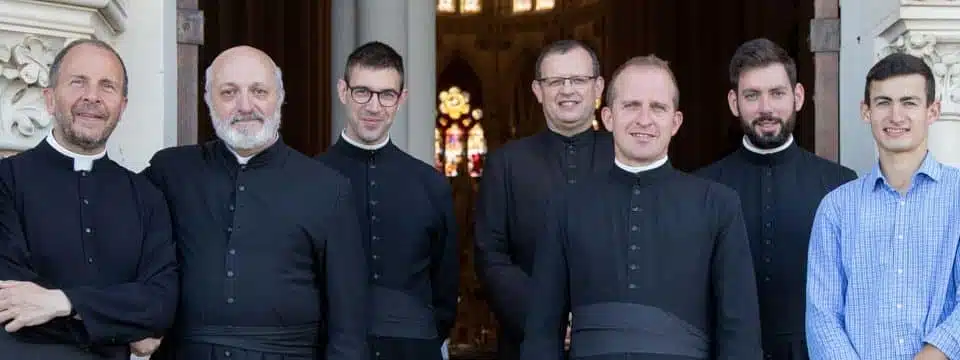 Les chapelains du sanctuaire Notre-Dame de Montligeon