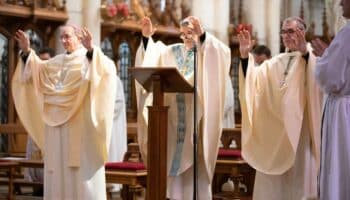 130 prêtres la province de Normandie sont rassemblés autour de leurs évêques au sanctuaire Notre-Dame de Montligeon