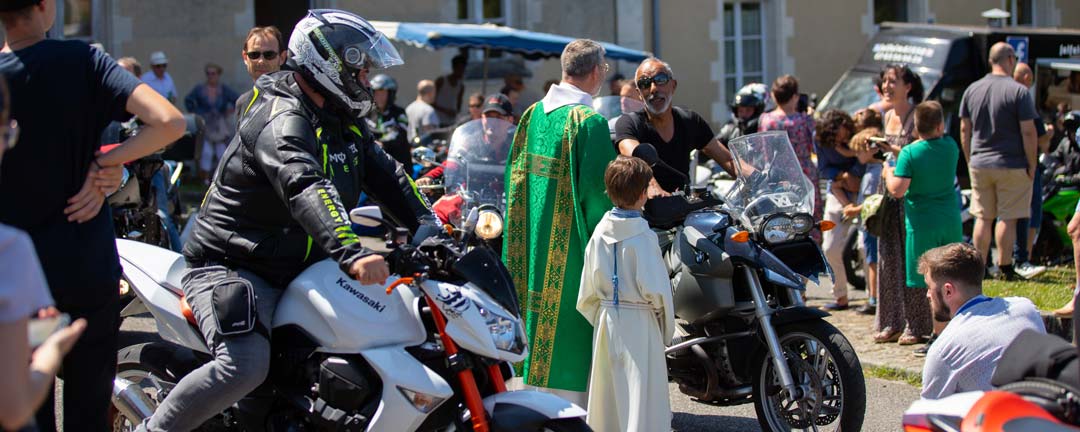Motards, le dernier Week-end de juin, roulez vers Montligeon. Bénédiction des motards et des motos à La Chapelle-Montligeon.