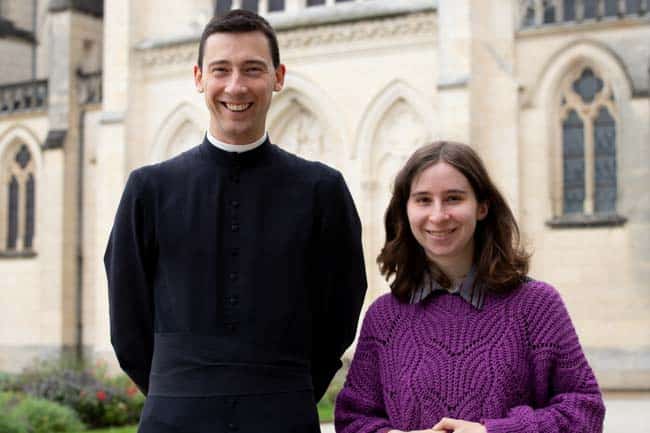 Marie Houdebert et don Francois-Marie André animent les Groupe de prière Notre-Dame de Montligeon depuis sept. 2024