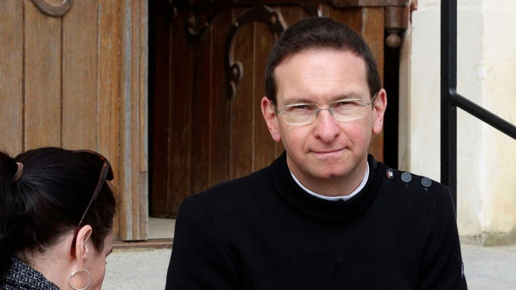 Don Patrick Pinard-Legry au micro de RCF.