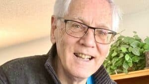 Poète et essayiste, Jacques Gauthier a publié 85 livres, dont son autobiographie En sa présence (2022).