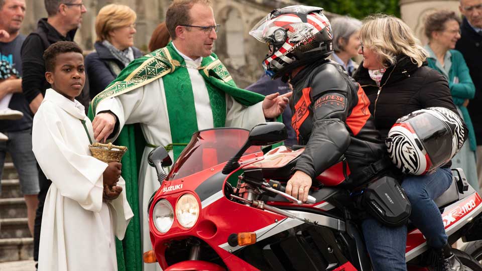 Bénédiction des motards au sanctuaire de Montligeon