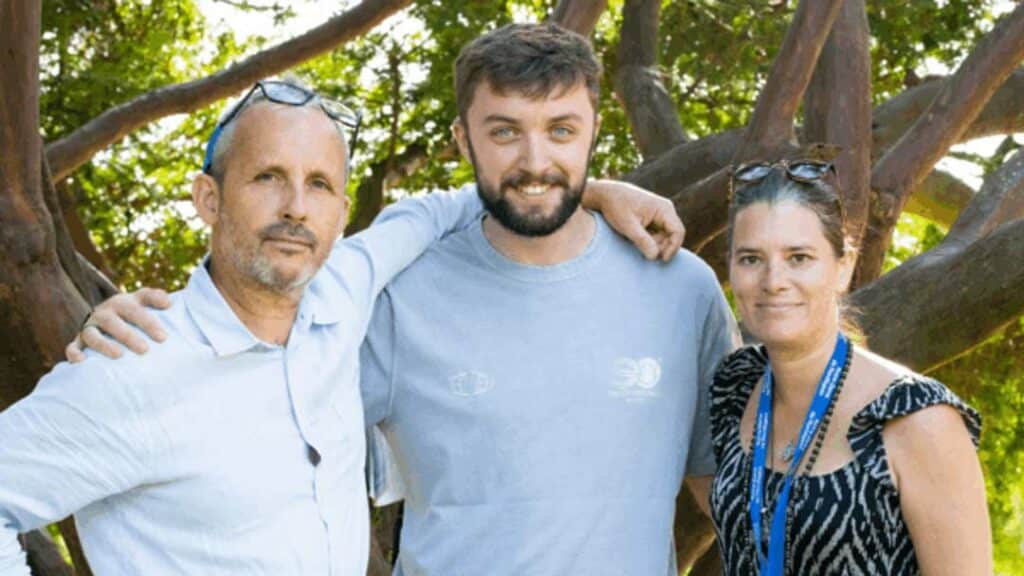 Emmanuel, Kentin et Amélie travaillent au service communication du sanctuaire.