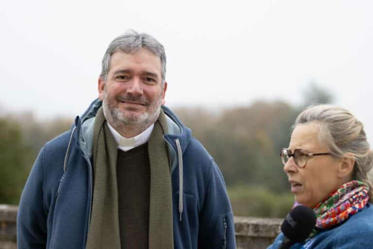 Le père Mathieu Rey aux pèlerinages du Ciel de Notre-Dame de Montligeon