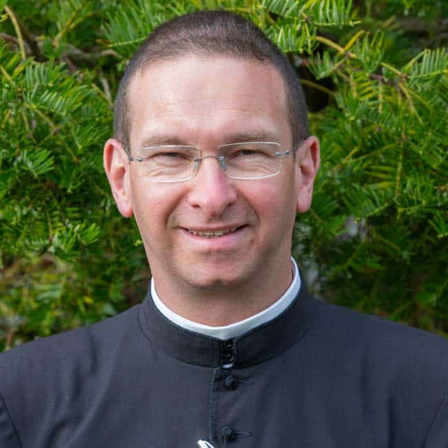 Don Patrick Pinard-Legry (Chapelain) Sanctuaire Notre-Dame de Montligeon