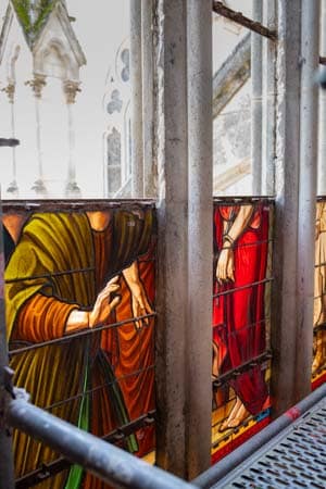 Travaux dépose des vitraux du choeur Atelier Gouty