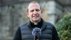 Don Paul Denizot au micro de RCF Orne, Calvados-Manche