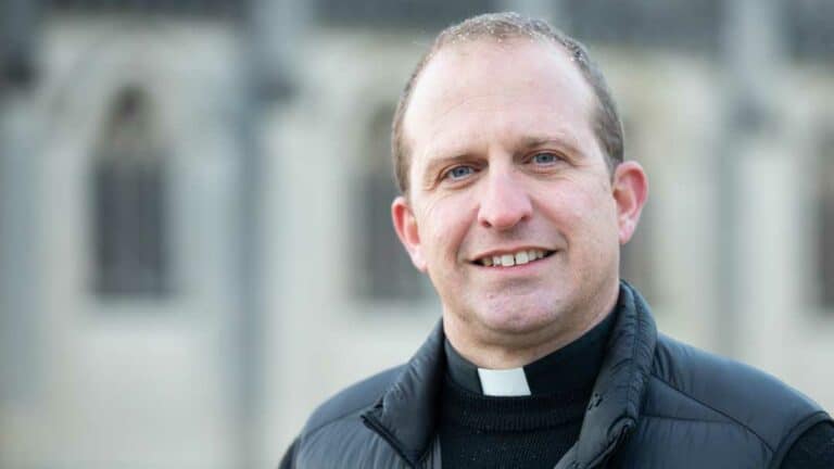 Don Paul Denizot au micro de RCF Orne, Calvados-Manche